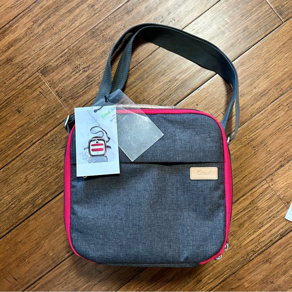 NWT Cricut Medium Carrying Case for 9x9 EasyPress